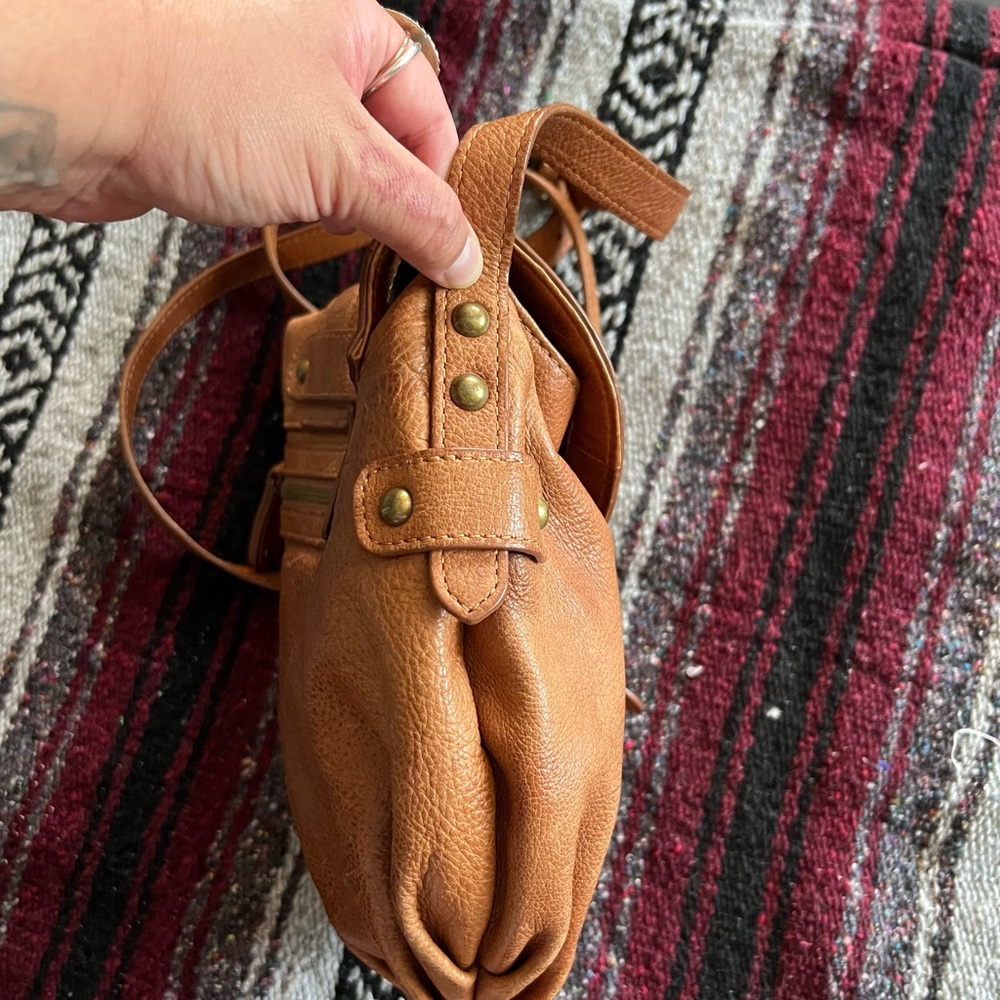 Zara Tan Crossbody Bag with Adjustable Strap and Flap Closure - Picture 2 of 8